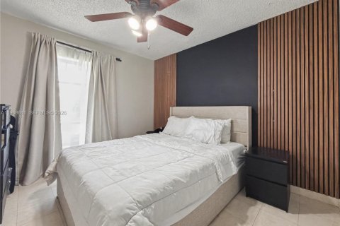 House in Miami, Florida 3 bedrooms, 122.91 sq.m. № 2030348 - photo 10