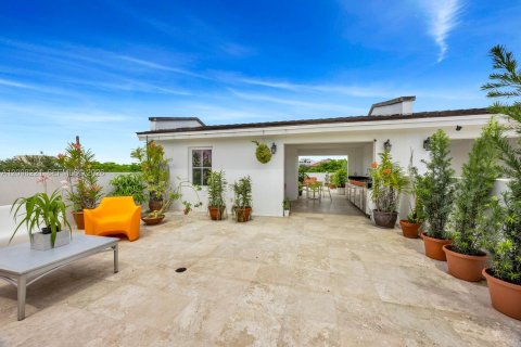 Купить кондоминиум в Корал-Гейблс, Флорида 3 спальни, 306.48м2, № 2395261 - фото 3