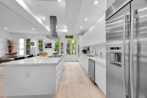 Купить кондоминиум в Корал-Гейблс, Флорида 3 спальни, 306.48м2, № 2395261 - фото 5