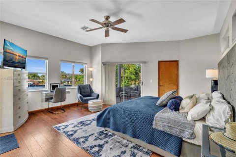 House in Wilton Manors, Florida 3 bedrooms, 262.36 sq.m. № 1799173 - photo 12
