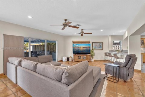 House in Wilton Manors, Florida 3 bedrooms, 262.36 sq.m. № 1799173 - photo 10