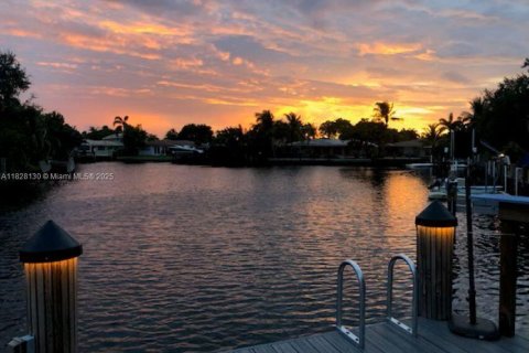 House in Wilton Manors, Florida 3 bedrooms, 262.36 sq.m. № 1799173 - photo 25