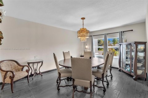 House in Wilton Manors, Florida 3 bedrooms, 262.36 sq.m. № 1799173 - photo 9