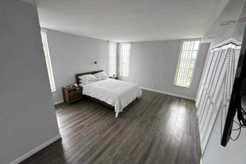 Condominio en venta en Pompano Beach, Florida, 3 dormitorios, 129.13 m2 № 2087611 - foto 10