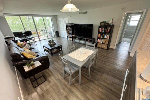 Condominio en venta en Pompano Beach, Florida, 3 dormitorios, 129.13 m2 № 2087611 - foto 11
