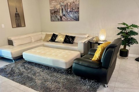 Casa en alquiler en Wimauma, Florida, 6 dormitorios, 240.52 m2 № 1804041 - foto 15