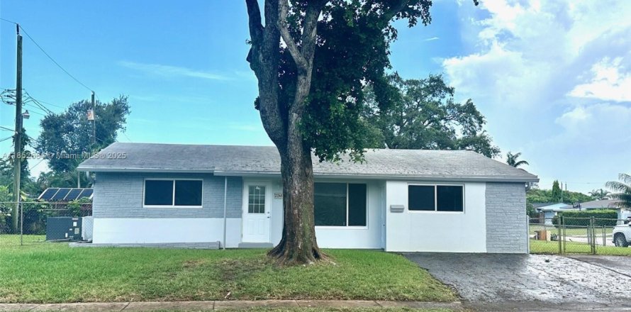 House in Hollywood, Florida 4 bedrooms, 120.96 sq.m. № 1859190