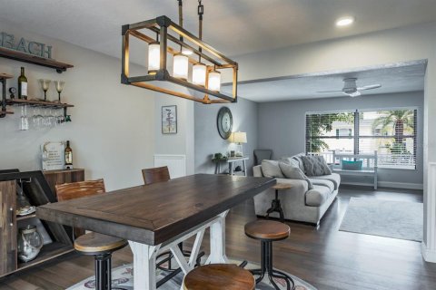 Casa en venta en Palm Harbor, Florida, 4 dormitorios, 232.81 m2 № 1592532 - foto 19