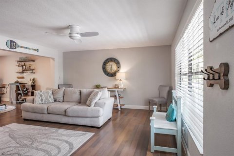 Casa en venta en Palm Harbor, Florida, 4 dormitorios, 232.81 m2 № 1592532 - foto 13