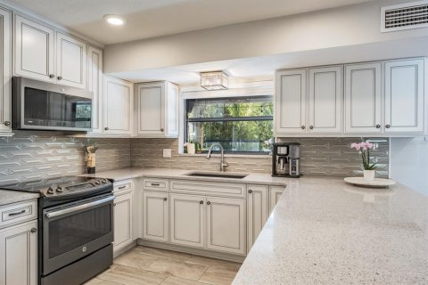Casa en venta en Palm Harbor, Florida, 4 dormitorios, 232.81 m2 № 1592532 - foto 24
