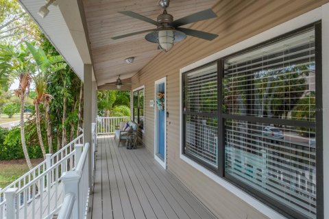 Casa en venta en Palm Harbor, Florida, 4 dormitorios, 232.81 m2 № 1592532 - foto 9