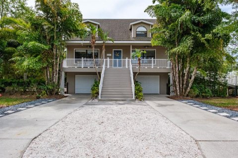 Casa en venta en Palm Harbor, Florida, 4 dormitorios, 232.81 m2 № 1592532 - foto 1
