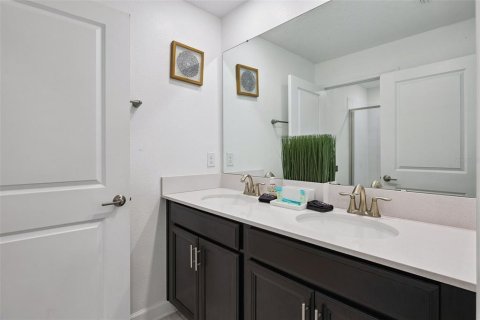 Townhouse in Davenport, Florida 4 bedrooms, 177.81 sq.m. № 2155612 - photo 11