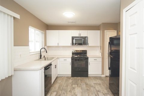 Villa ou maison à louer à Valrico, Floride: 3 chambres, 119.84 m2 № 2410477 - photo 8