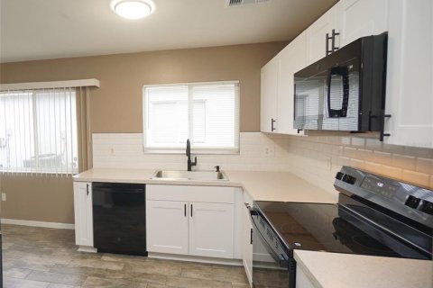 Villa ou maison à louer à Valrico, Floride: 3 chambres, 119.84 m2 № 2410477 - photo 6