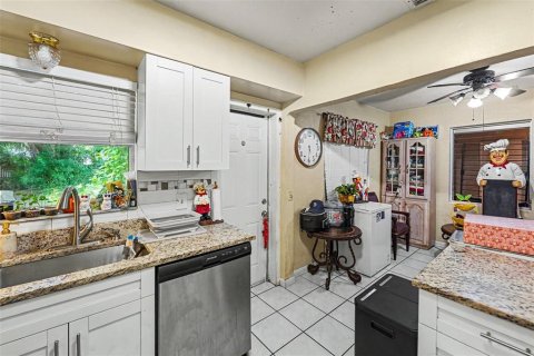 House in Clearwater, Florida 2 bedrooms, 103.77 sq.m. № 2113771 - photo 6