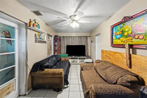 House in Clearwater, Florida 2 bedrooms, 103.77 sq.m. № 2113771 - photo 3