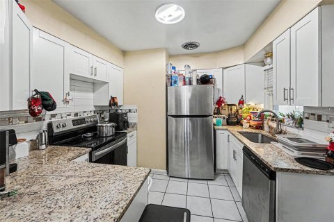 House in Clearwater, Florida 2 bedrooms, 103.77 sq.m. № 2113771 - photo 5