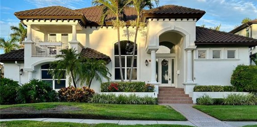 Casa en Saint Petersburg, Florida 4 dormitorios, 326.55 m2 № 1817276