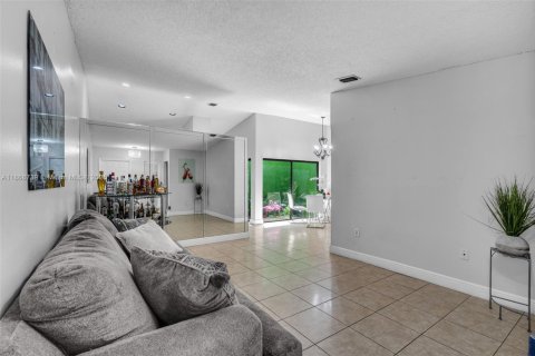 Купить виллу или дом в Хайалиа, Флорида 3 спальни, 149.76м2, № 1896528 - фото 3