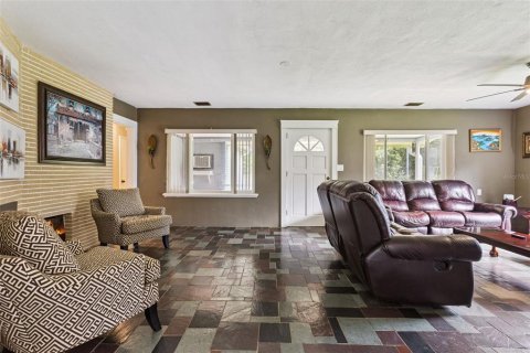 Casa en venta en Apopka, Florida, 4 dormitorios, 230.03 m2 № 2358195 - foto 6
