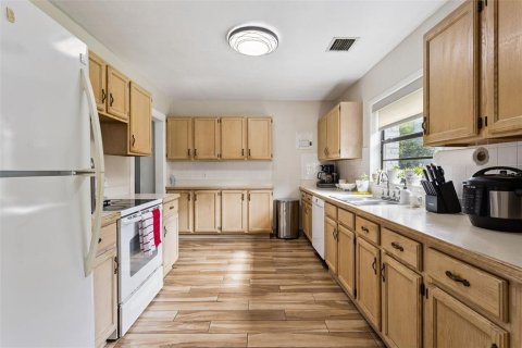 Casa en venta en Apopka, Florida, 4 dormitorios, 230.03 m2 № 2358195 - foto 19