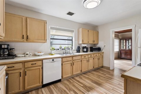 Casa en venta en Apopka, Florida, 4 dormitorios, 230.03 m2 № 2358195 - foto 17