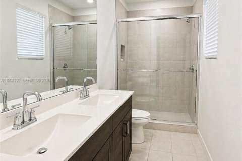 Townhouse in Homestead, Florida 4 bedrooms, 163.23 sq.m. № 2060698 - photo 12