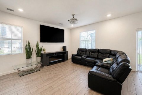 Townhouse in Homestead, Florida 4 bedrooms, 163.23 sq.m. № 2060698 - photo 7