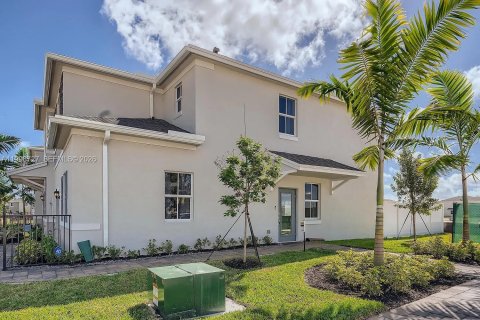 Townhouse in Homestead, Florida 4 bedrooms, 163.23 sq.m. № 2060698 - photo 3
