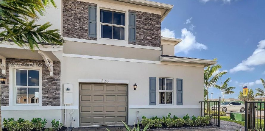 Townhouse in Homestead, Florida 4 bedrooms, 163.23 sq.m. № 2060698