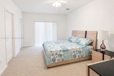 Townhouse in Homestead, Florida 4 bedrooms, 163.23 sq.m. № 2060698 - photo 11