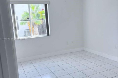 Copropriété à louer à Miami, Floride: 2 chambres, 90.12 m2 № 1994256 - photo 5