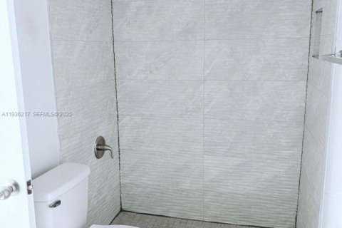 Copropriété à louer à Miami, Floride: 2 chambres, 90.12 m2 № 1994256 - photo 10