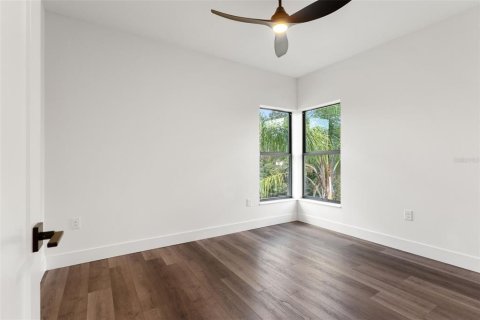 House in Tampa, Florida 4 bedrooms, 262.17 sq.m. № 1342291 - photo 27