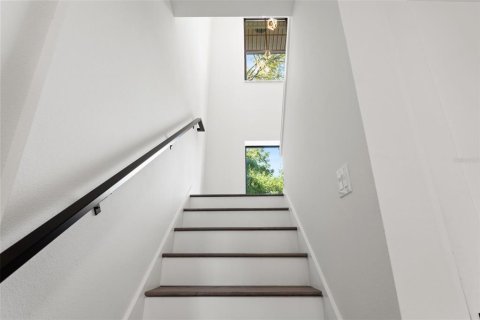 House in Tampa, Florida 4 bedrooms, 262.17 sq.m. № 1342291 - photo 23