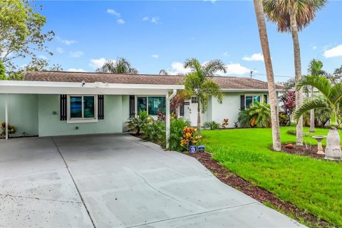 House in Hudson, Florida 3 bedrooms, 144 sq.m. № 1907819 - photo 2