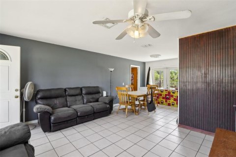 House in Tavares, Florida 3 bedrooms, 95.22 sq.m. № 1736548 - photo 9