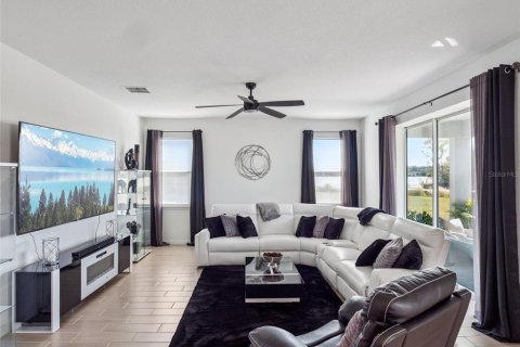 House in Howey-in-the-Hills, Florida 4 bedrooms, 280.56 sq.m. № 2220795 - photo 6