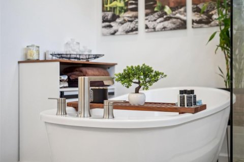 House in Howey-in-the-Hills, Florida 4 bedrooms, 280.56 sq.m. № 2220795 - photo 30