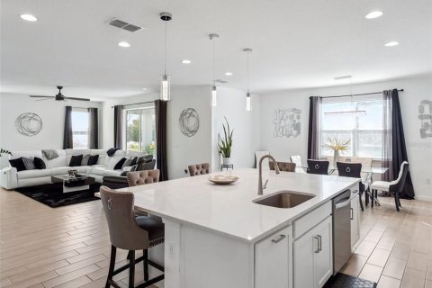 House in Howey-in-the-Hills, Florida 4 bedrooms, 280.56 sq.m. № 2220795 - photo 15