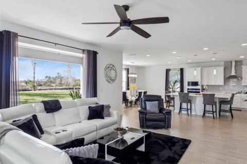 House in Howey-in-the-Hills, Florida 4 bedrooms, 280.56 sq.m. № 2220795 - photo 5