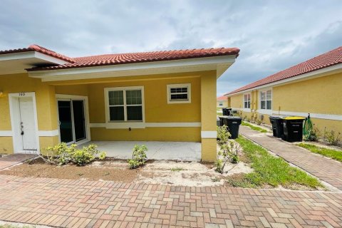 House in Kissimmee, Florida 2 bedrooms, 85.75 sq.m. № 2105315