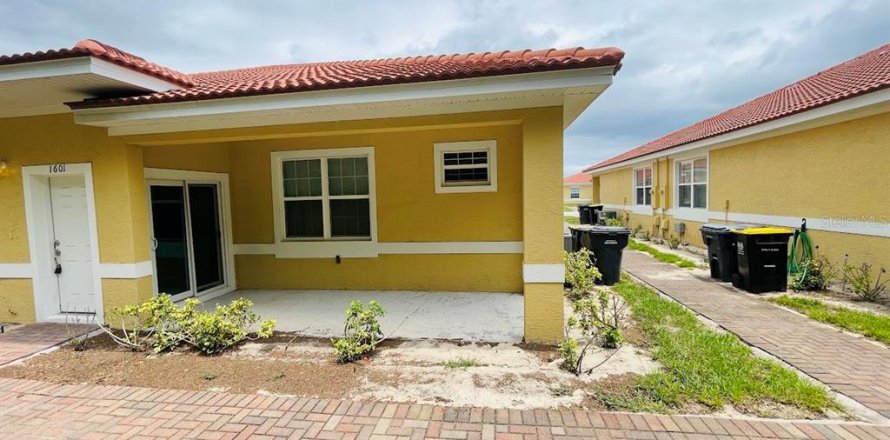 House in Kissimmee, Florida 2 bedrooms, 85.75 sq.m. № 2105315
