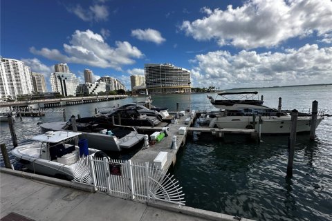 Condo in Miami, Florida, 2 bedrooms  № 1994709 - photo 19