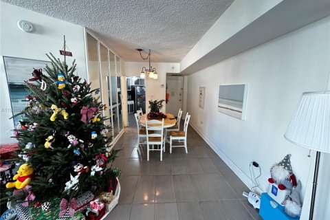Condo in Miami, Florida, 2 bedrooms  № 1994709 - photo 4