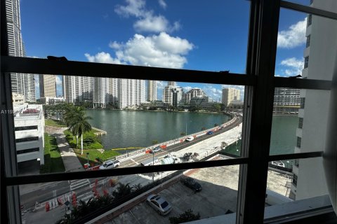 Condo in Miami, Florida, 2 bedrooms  № 1994709 - photo 11