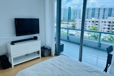 Condominio en venta en Miami Beach, Florida, 2 dormitorios, 96.15 m2 № 2031698 - foto 11