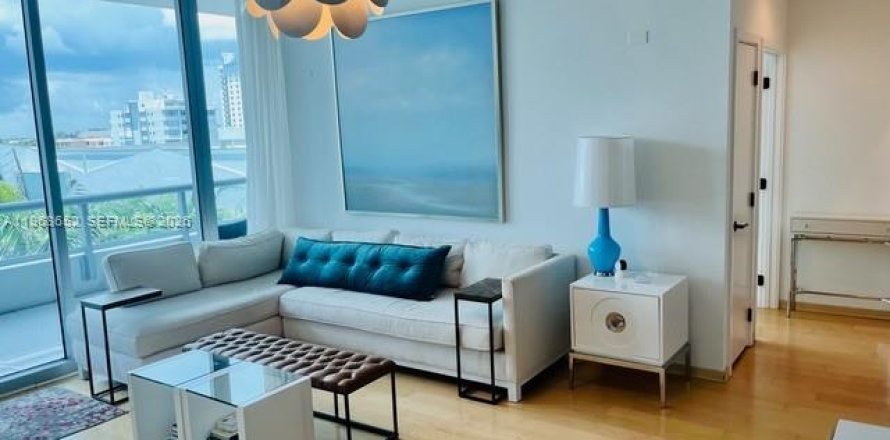 Condominio en Miami Beach, Florida, 2 dormitorios  № 2031698