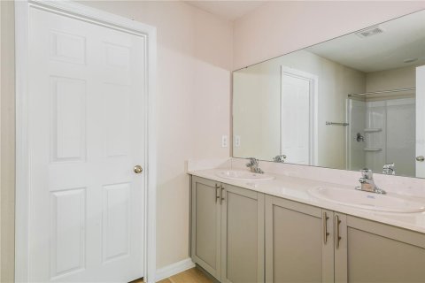 Townhouse in Haines City, Florida 4 bedrooms, 173.36 sq.m. № 1690887 - photo 13